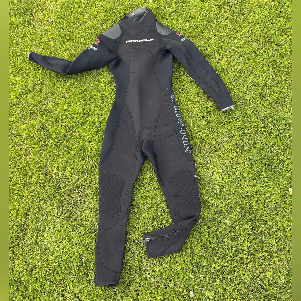 Pinnacle 3mm Wetsuit youth Small Scuba Gear